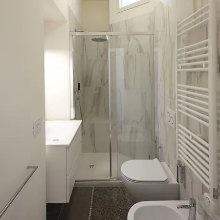 Alojamento de Acomodação e Pequeno-almoço Giulia Viareggio